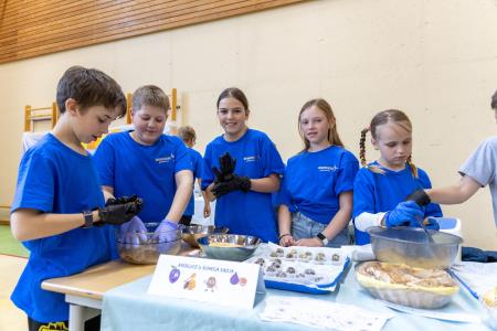 Dan zdravja 2025 OŠNT Dravograd POŠ Libeliče - Minutka za lušt - kroglice iz suhega sadja